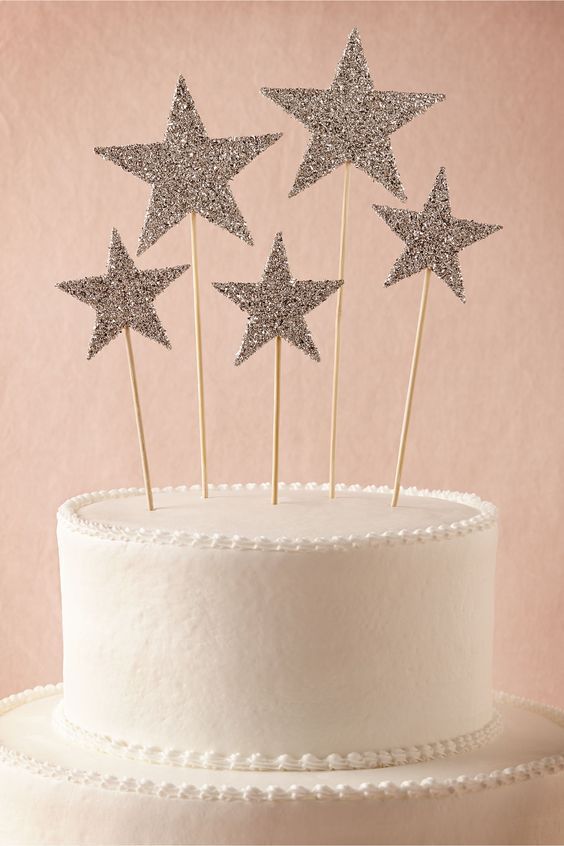 How to decorate with cake toppers