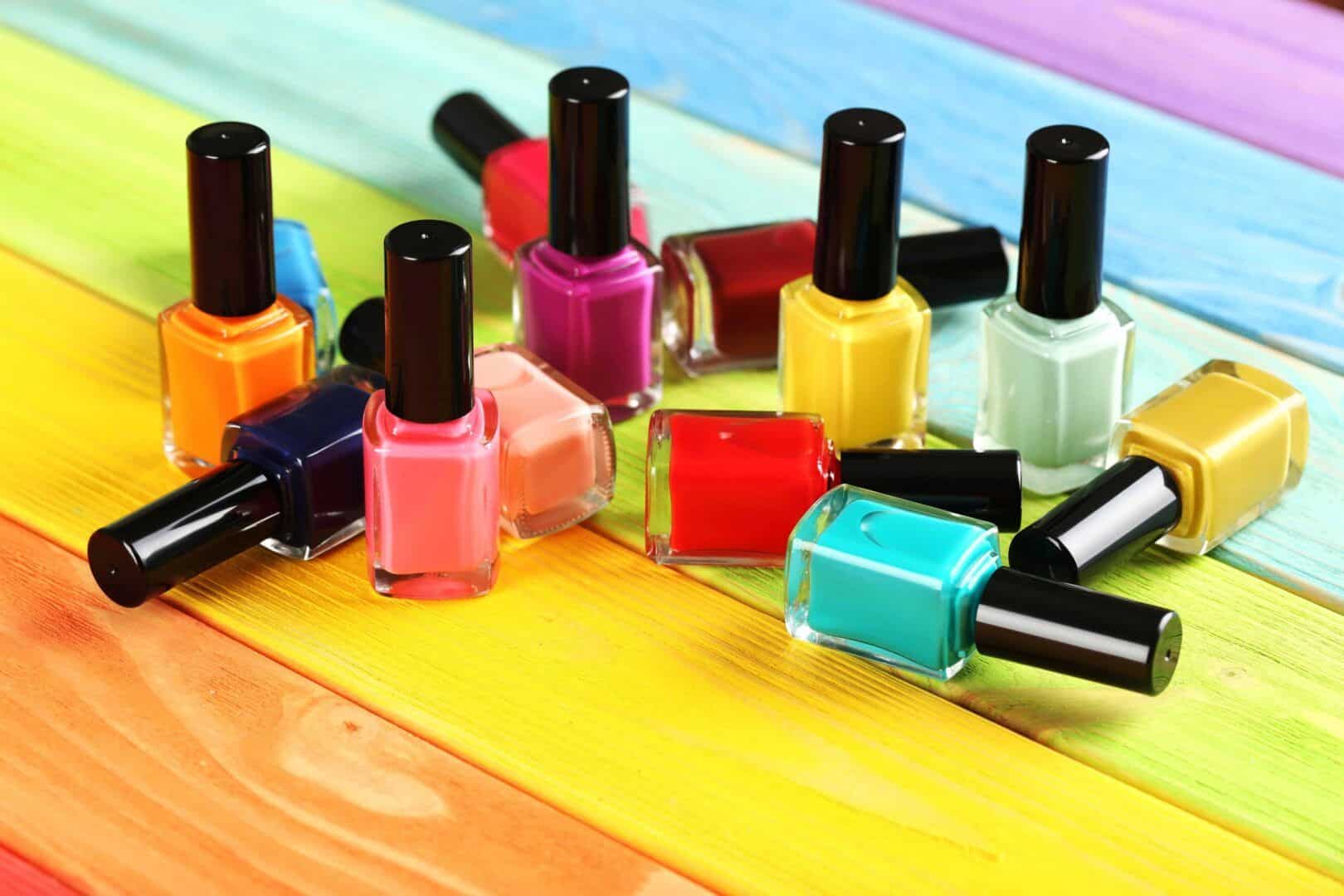 Expired nail polish - find out how to identify it and the dangers of using it