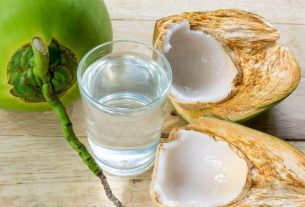 Água de coco no cabelo, como usar? Benefícios e receitas caseiras