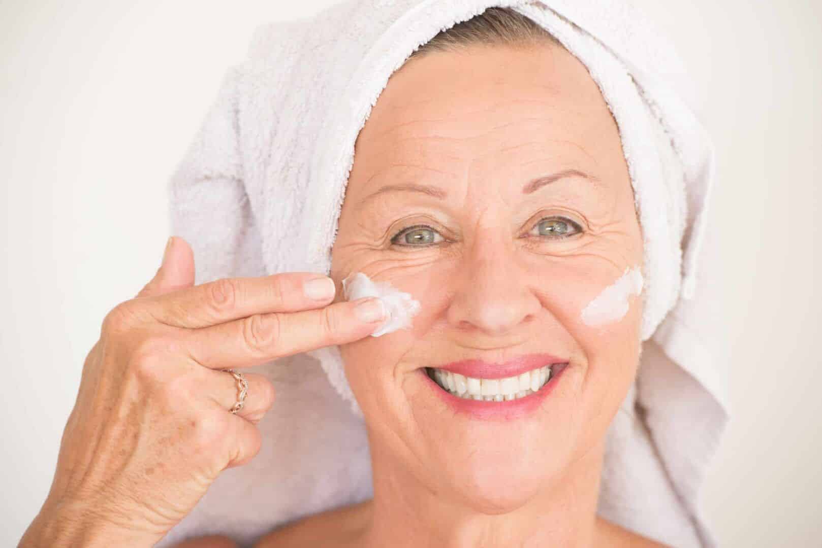 Wrinkles on the face - Types and treatments to alleviate + care tips