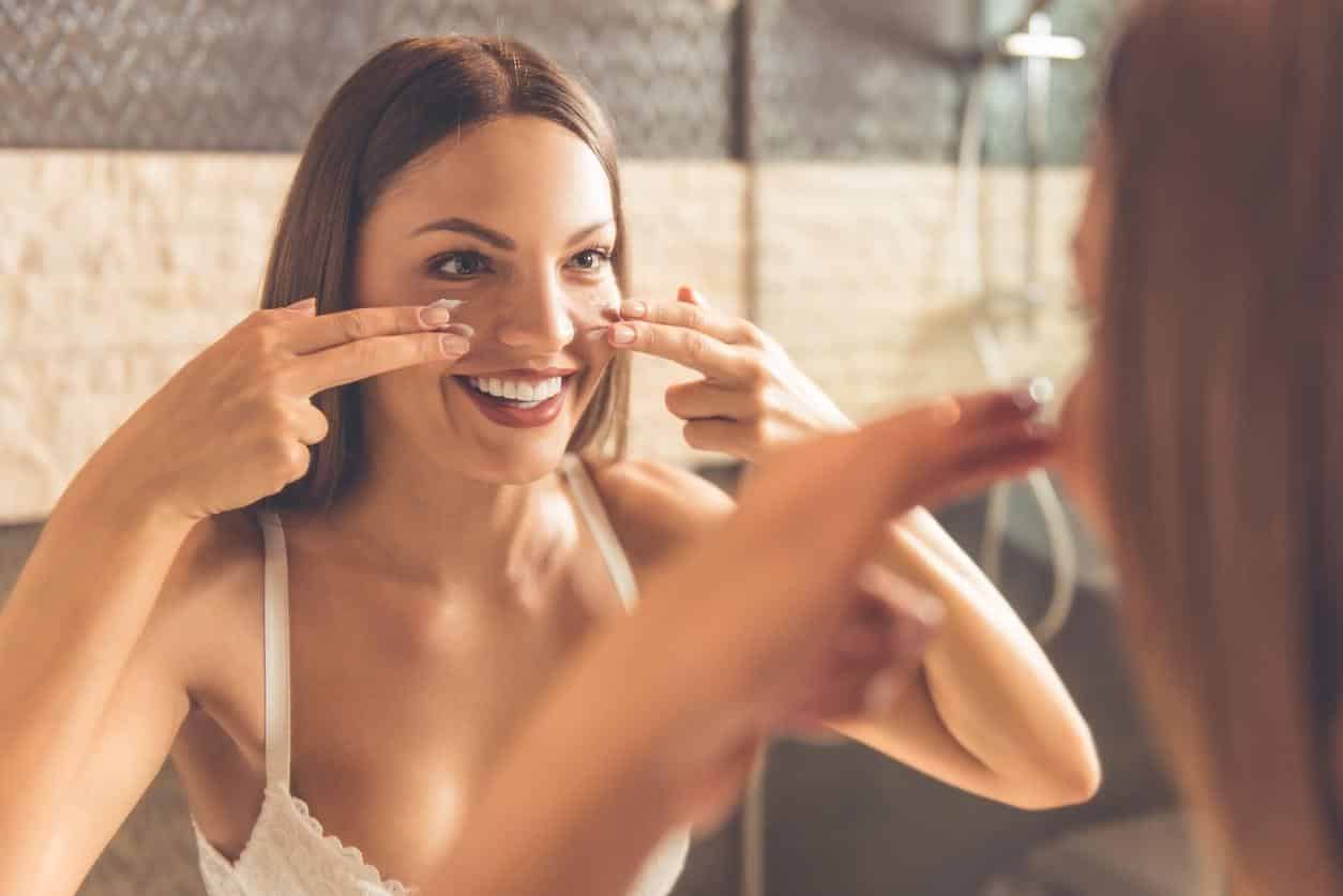 Yoga facial, o que é? Benefícios e passo a passo de exercícios