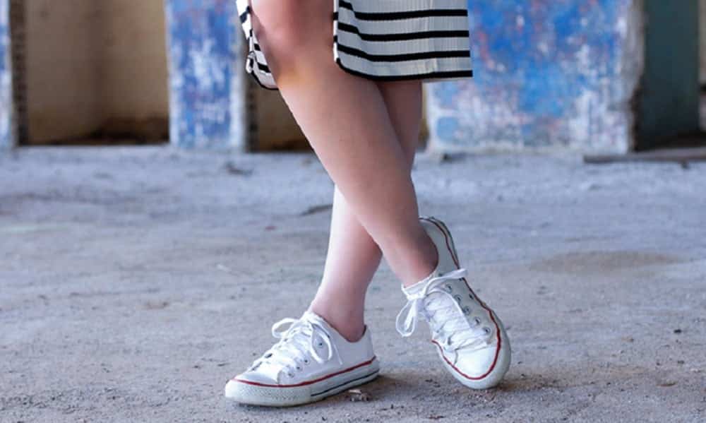 How to combine white sneakers with your looks