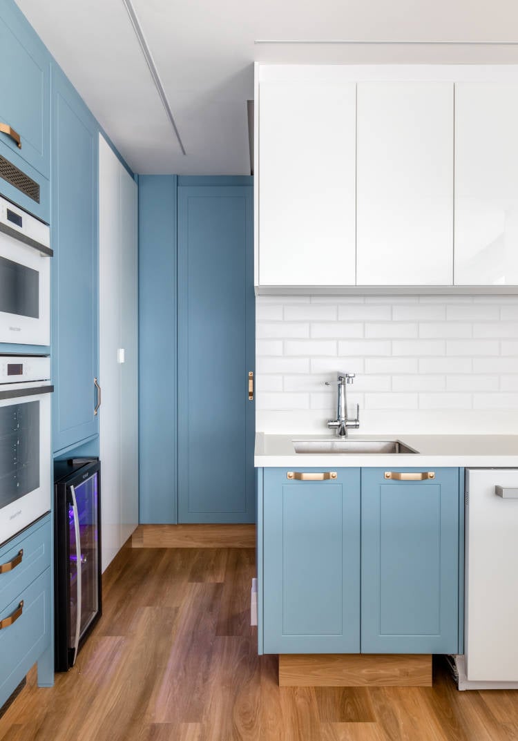 Blue and white kitchen.