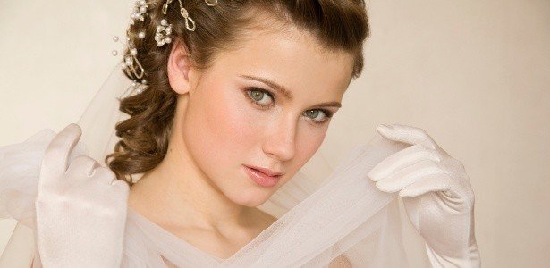 Bridal hair accessories