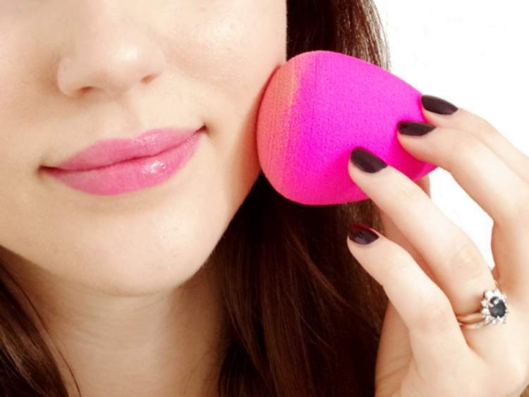 5 mistakes you make when applying makeup with a sponge