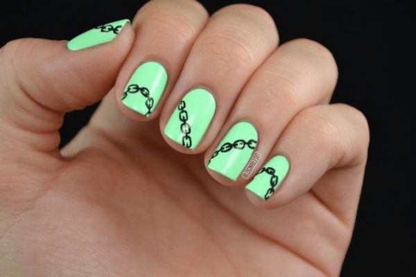 Nails with a green background and chain design