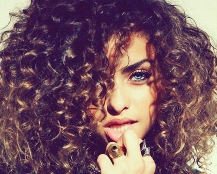 Tips to enhance the beauty of curly hair