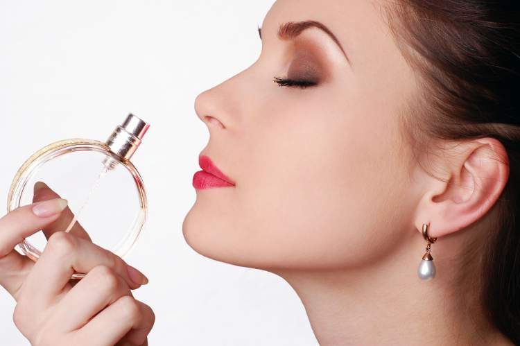 perfumes que toda mulher deve usar pelo menos uma vez