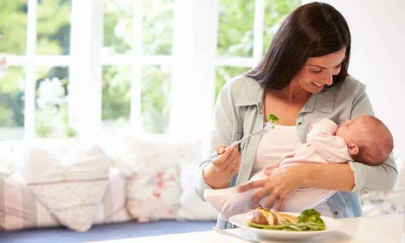 Existem alimentos proibidos durante a amamentação?