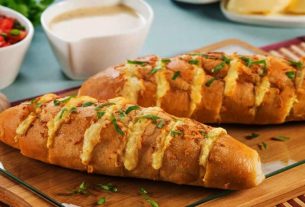 BBQ garlic bread with stale French bread or baguette