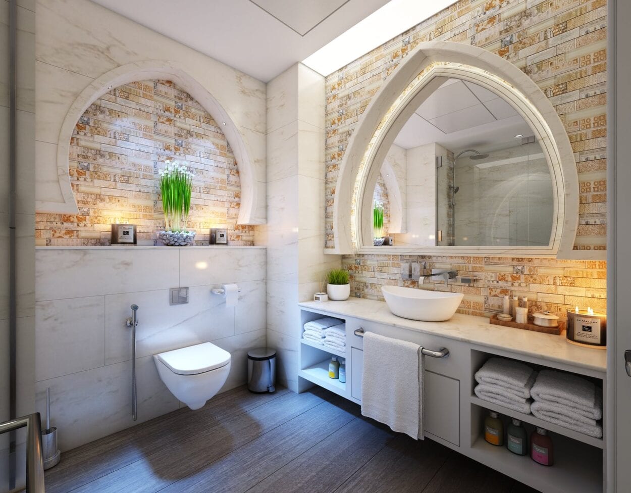 Bathroom with distinctive mirror