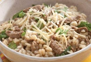 Receita de risoto de carne e rúcula