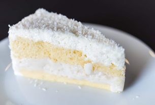 Bolo de leite condensado com coco para o almoço de Páscoa