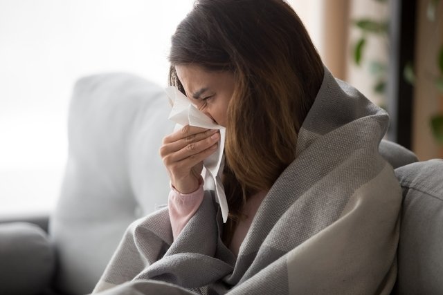 Flu or cold: what's the difference?  (and what to do)