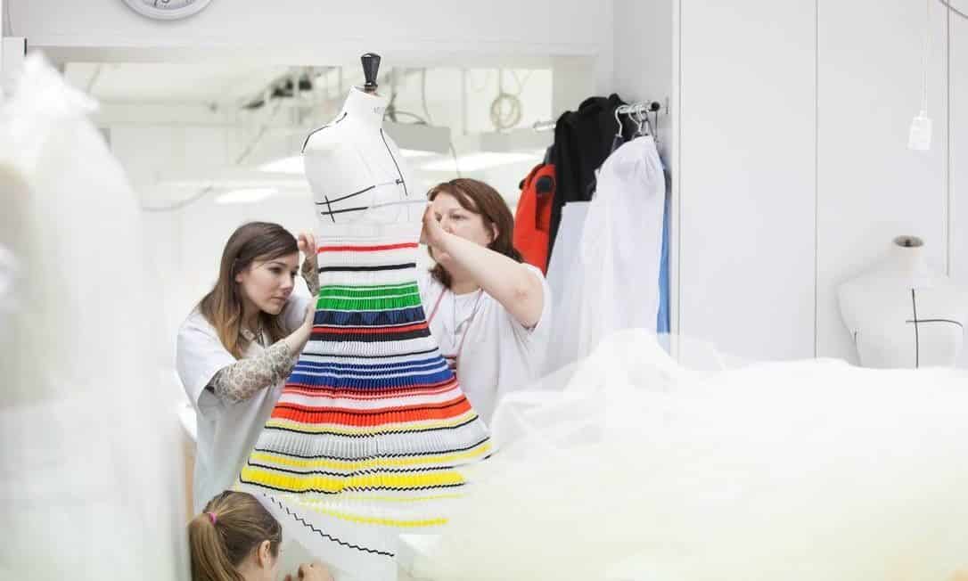 Everything about haute couture: How much does it cost, who makes it and who buys it?