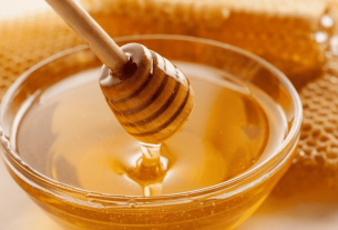 Honey in your hair - Benefits and homemade recipes with the ingredient