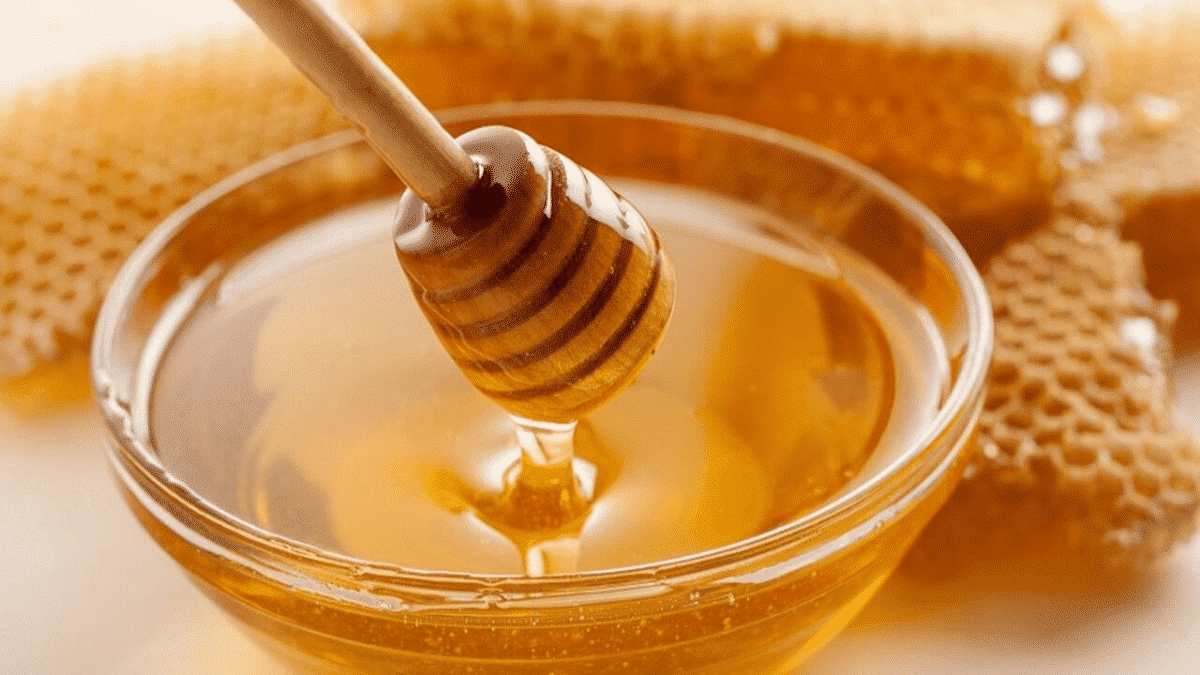 Honey in your hair - Benefits and homemade recipes with the ingredient