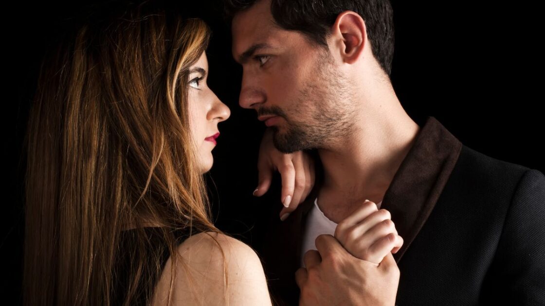 How to seduce a man?  7 infallible tips to make him crazy about you!