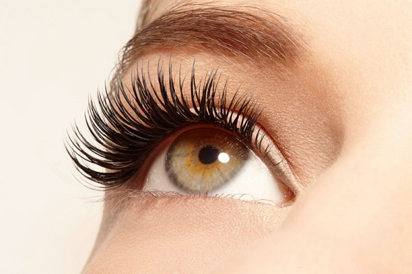 10 natural ways to make your eyelashes grow