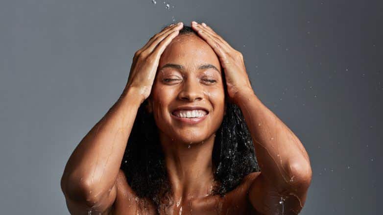 How to wash your hair without shampoo?  Techniques and benefits