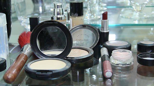 Using expired makeup: is it bad?  Know the risks and how to proceed