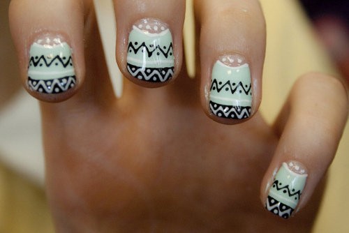 tips for doing nails decorated with ethnic prints