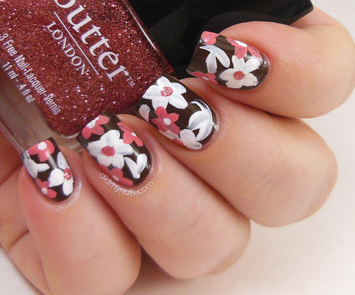 Nails decorated with flowers