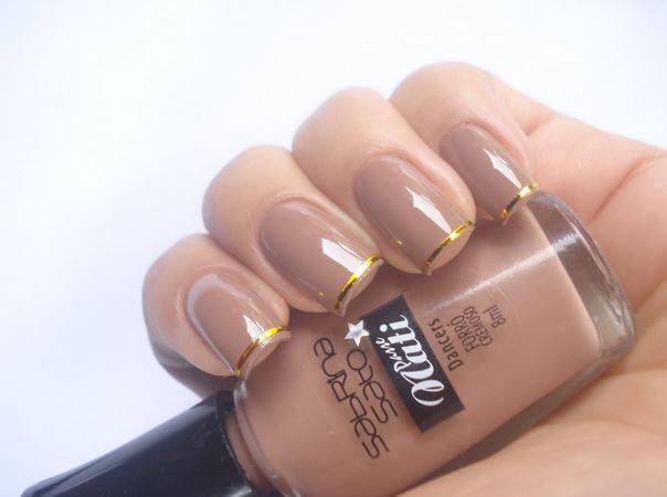 francesinha - nails decorated with gold thread