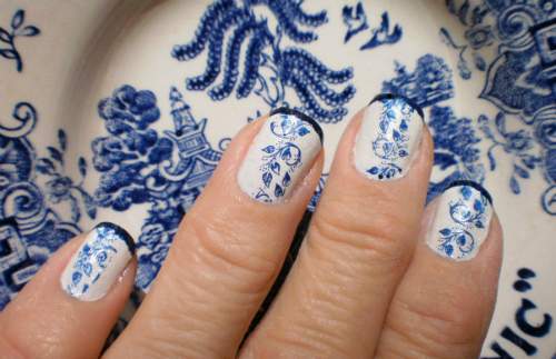 nails decorated with Portuguese tiles