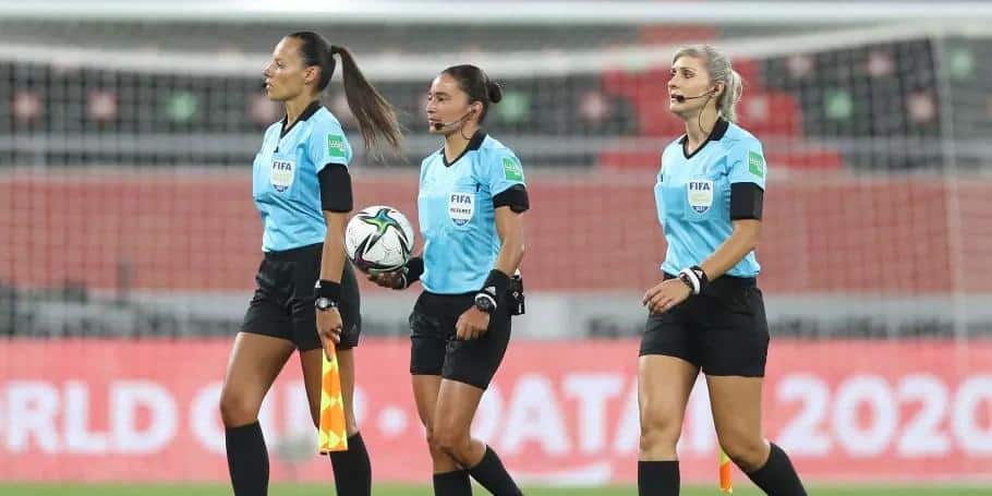 Arbitragem feminina na Copa: quem formou o 1º trio?