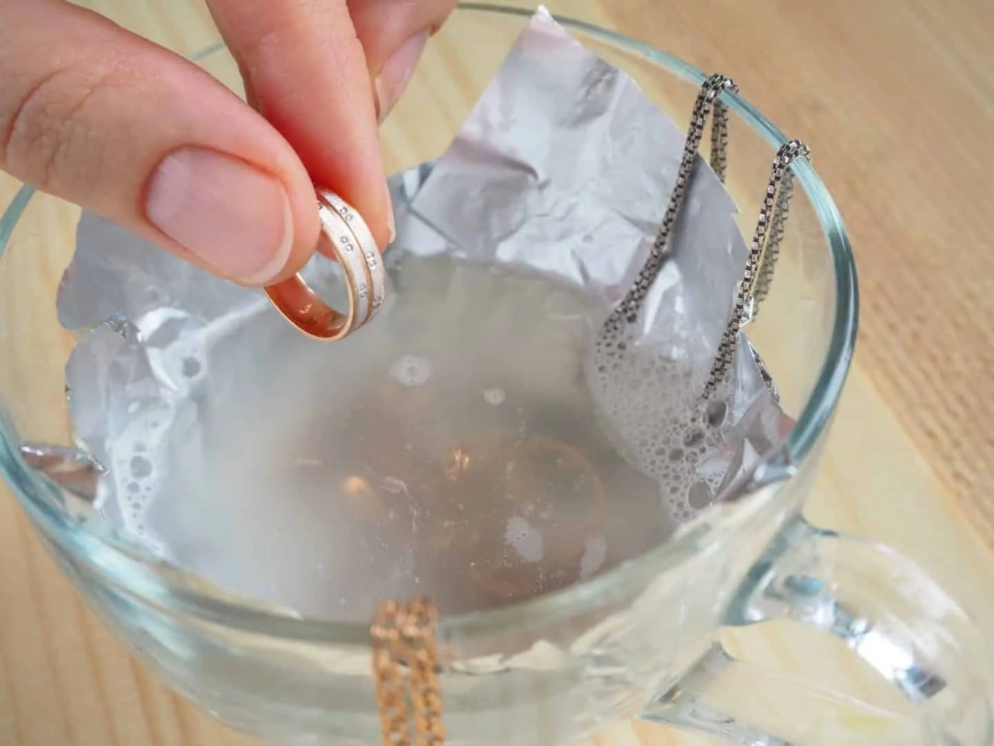 How to clean gold?  Homemade recipes to make your jewelry shine