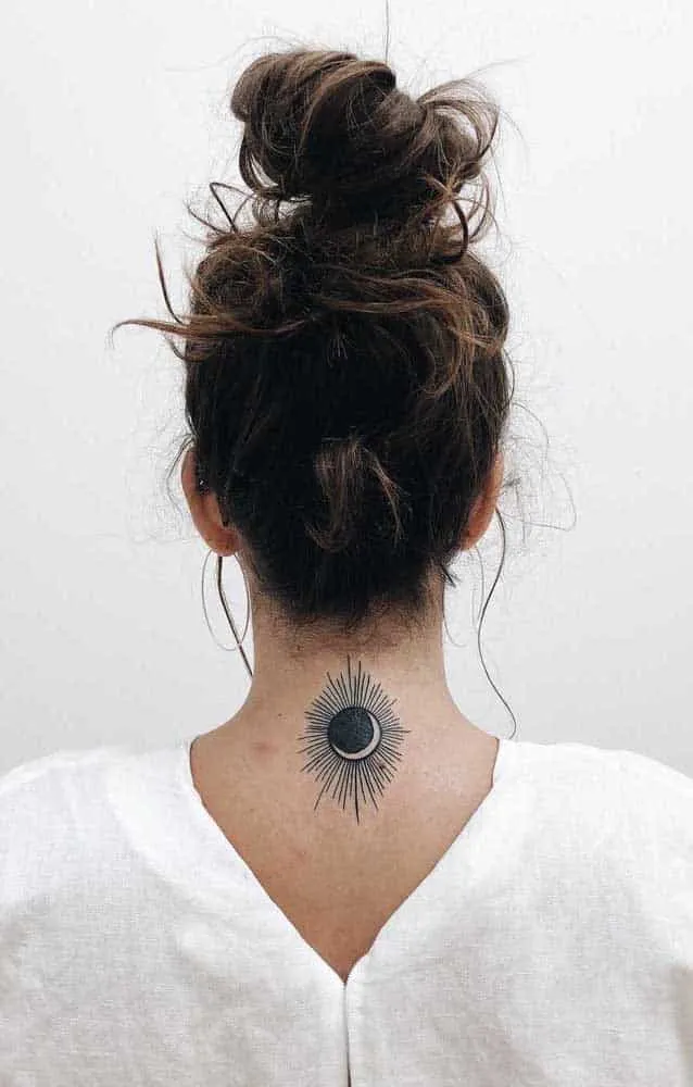 Tatuagem no pescoço - Tipos mais comuns e inspirações