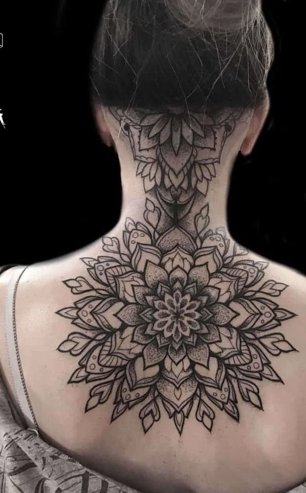 Tatuagem no pescoço - Tipos mais comuns e inspirações