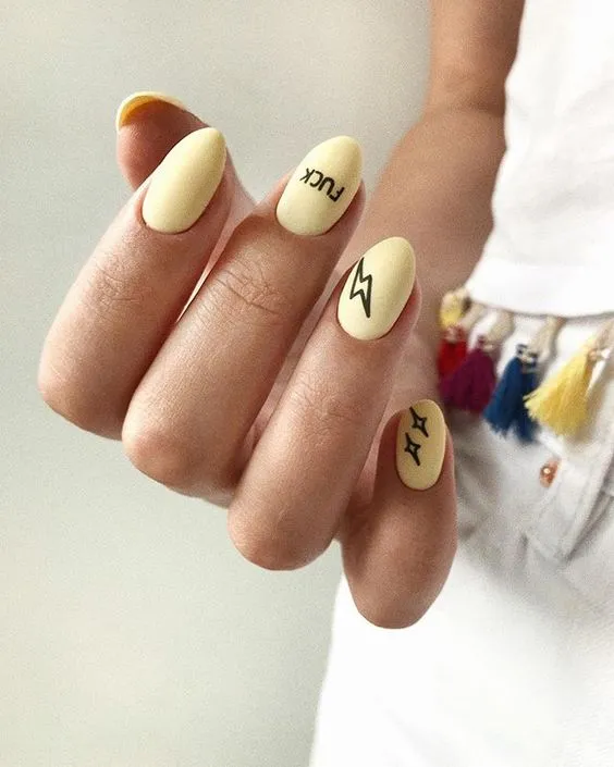 Esmalte amarelo - Nova tendência para quem deseja sair do óbvio e inovar