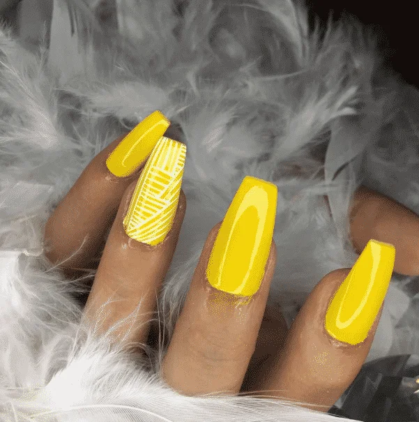 Esmalte amarelo - Nova tendência para quem deseja sair do óbvio e inovar