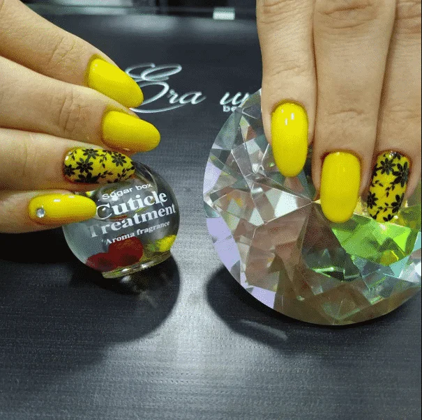 Esmalte amarelo - Nova tendência para quem deseja sair do óbvio e inovar