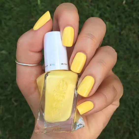 Esmalte amarelo - A cor tendência para quem deseja sair do óbvio e inovar