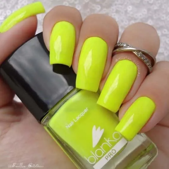 Esmalte amarelo - A cor tendência para quem deseja sair do óbvio e inovar