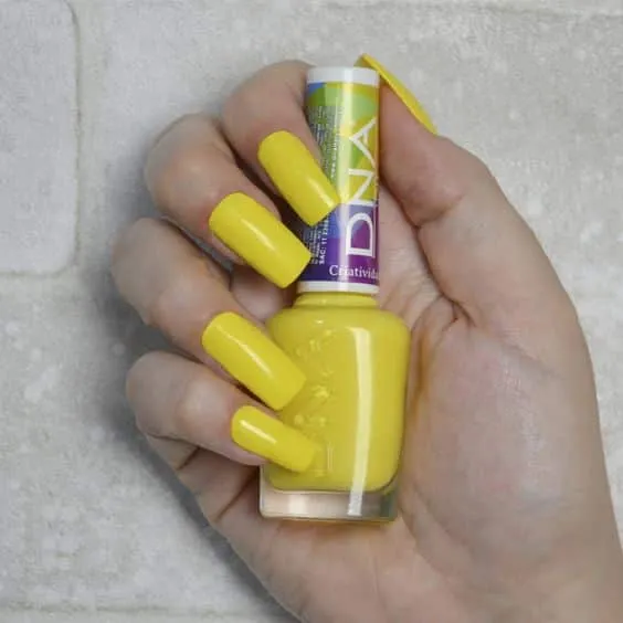 Esmalte amarelo - A cor tendência para quem deseja sair do óbvio e inovar