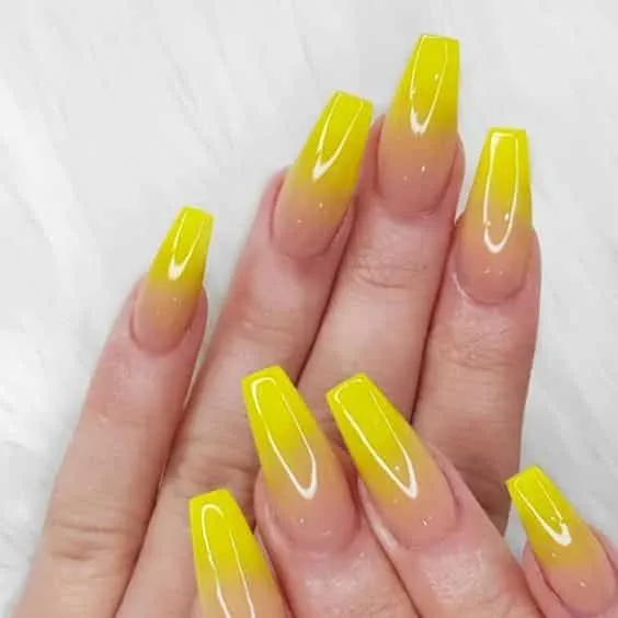 Esmalte amarelo - A cor tendência para quem deseja sair do óbvio e inovar