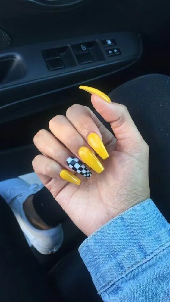 Esmalte amarelo - A cor tendência para quem deseja sair do óbvio e inovar