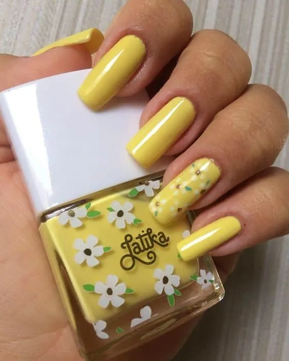 Esmalte amarelo - A cor tendência para quem deseja sair do óbvio e inovar