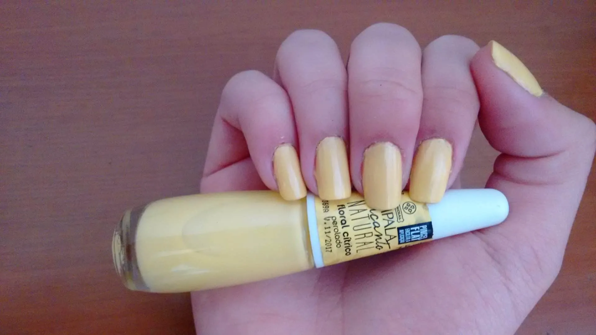 Esmalte amarelo - Características, tendência e inspirações