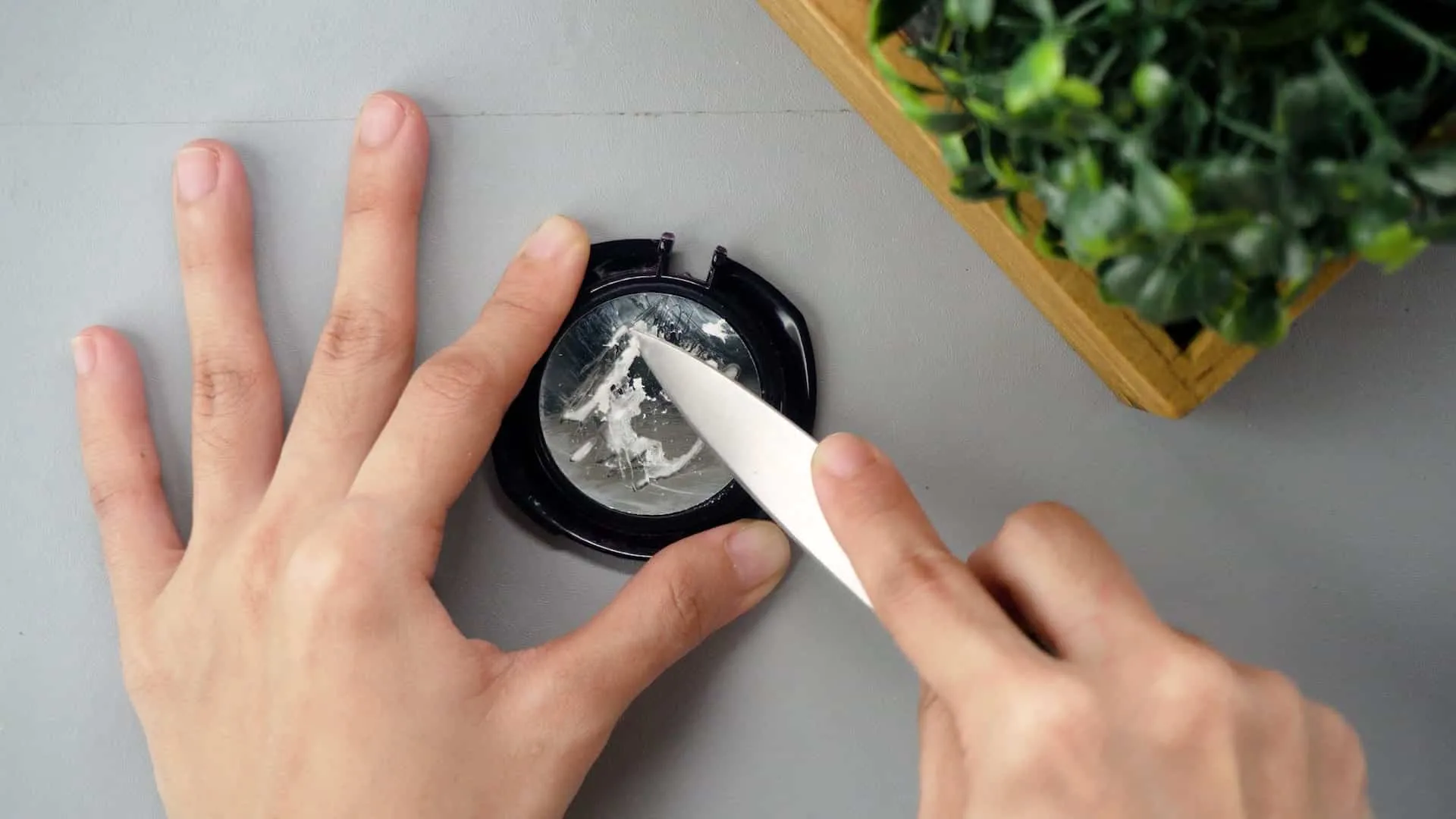 How to remove glue from glass - 10 quick and easy tips and tricks