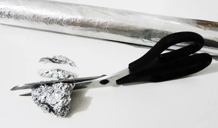 Foglio di alluminio: impara come utilizzare, scartare e creare usi alternativi