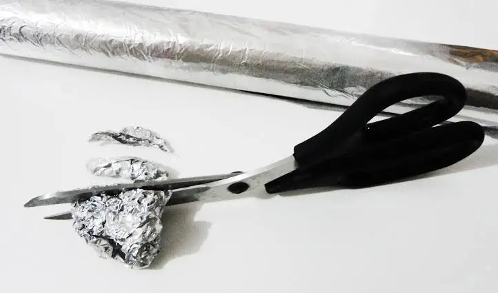 Aluminum foil - learn how to use, discard and create alternative uses