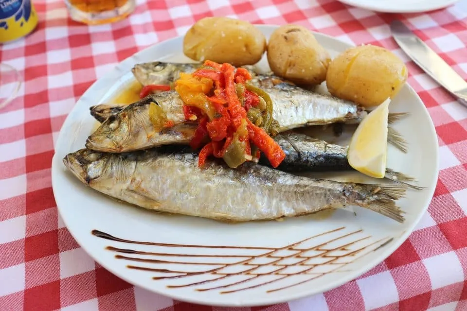 Sardinha ao forno como prato principal