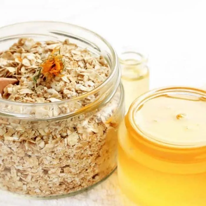 Benefits of Honey for Skin: Honey Scrub with Oats