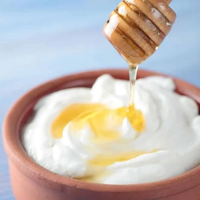 Benefits of honey for the skin: honey with yogurt recipe