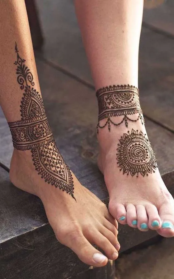 Inspiration temporary tattoos on the feet - Ancient Art